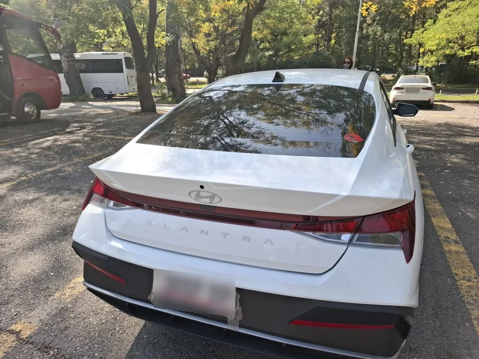Hyundai Elantra 2024 — миниатюра 3