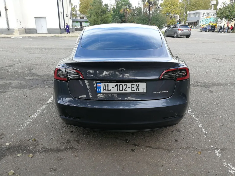 Tesla Model 3 LONG RANGE DUAL MOTOR 2023 — миниатюра 3