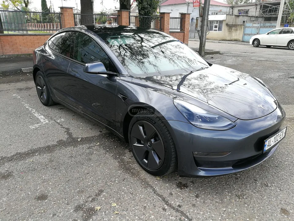 Tesla Model 3 LONG RANGE DUAL MOTOR 2023 — фото 1, купить с доставкой в Москву