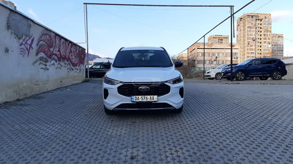 Ford Escape 2023 — фото 1, купить с доставкой в Москву