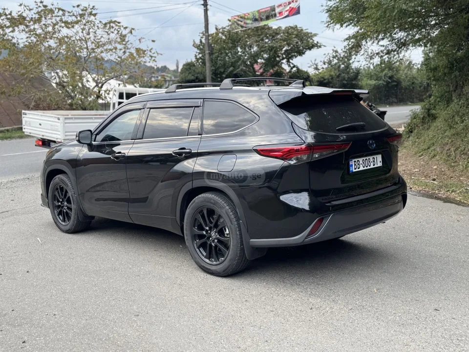 Toyota Highlander 2023 — миниатюра 3