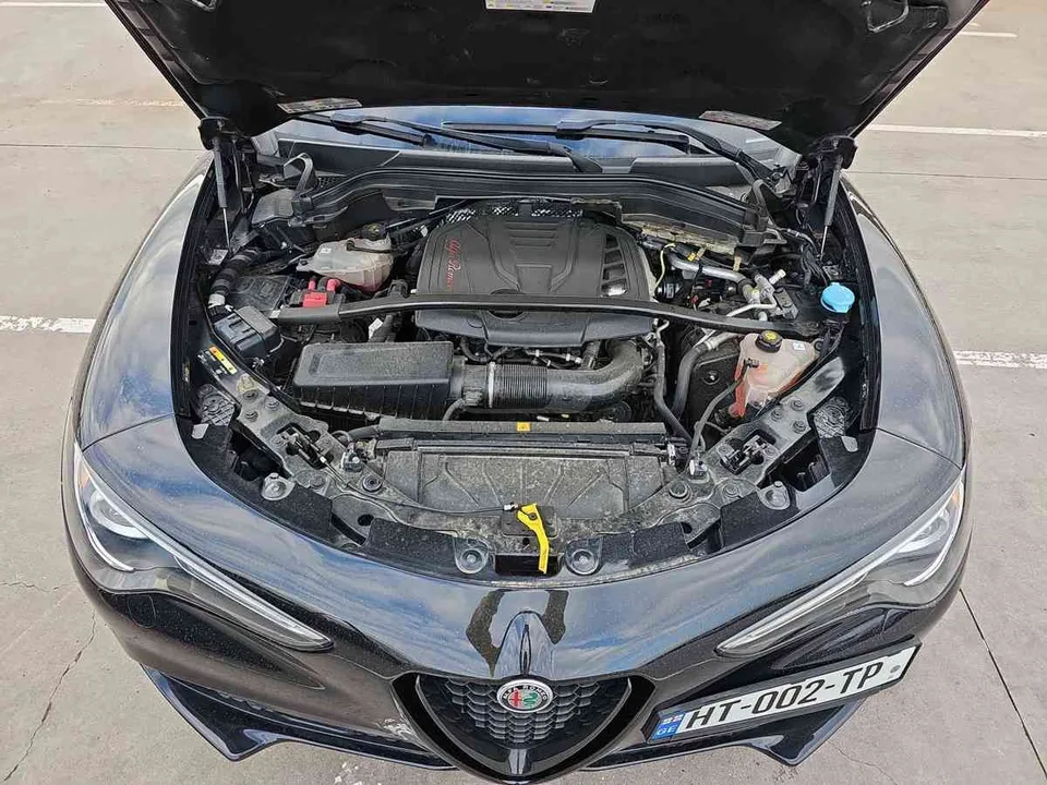 Alfa Romeo Stelvio 2023 — миниатюра 2