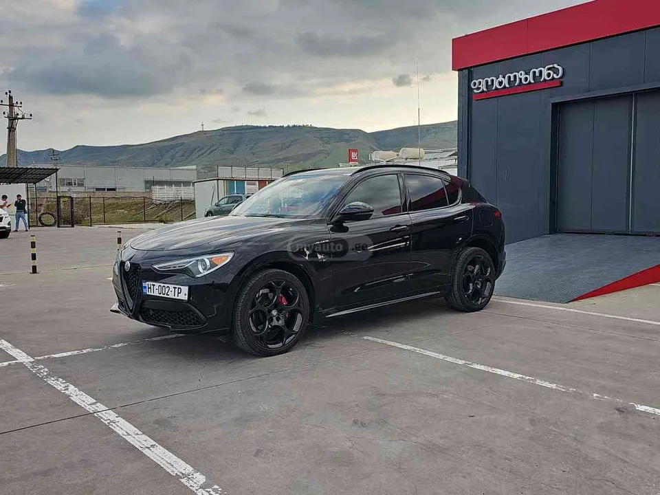 Alfa Romeo Stelvio 2023 — фото 1, купить с доставкой в Москву