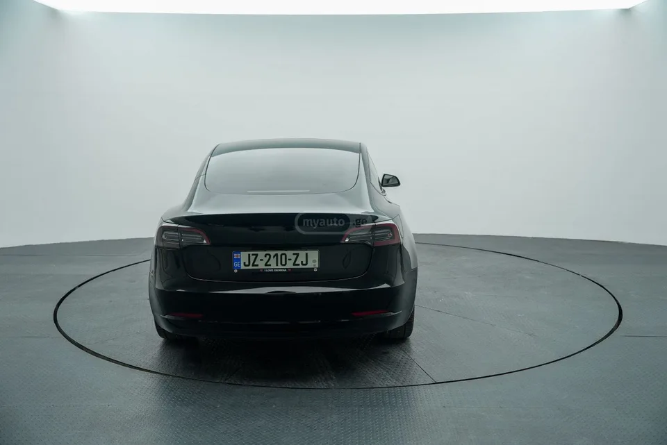 Tesla Model 3 2023 — миниатюра 5