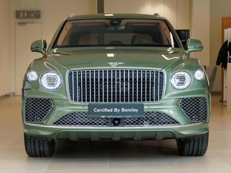 Bentley Azure 2024 — миниатюра 2