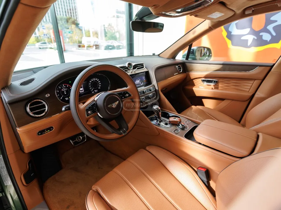 Bentley Azure 2024 — миниатюра 5