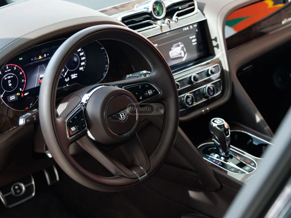 Bentley Bentayga Azure 2025 — миниатюра 3