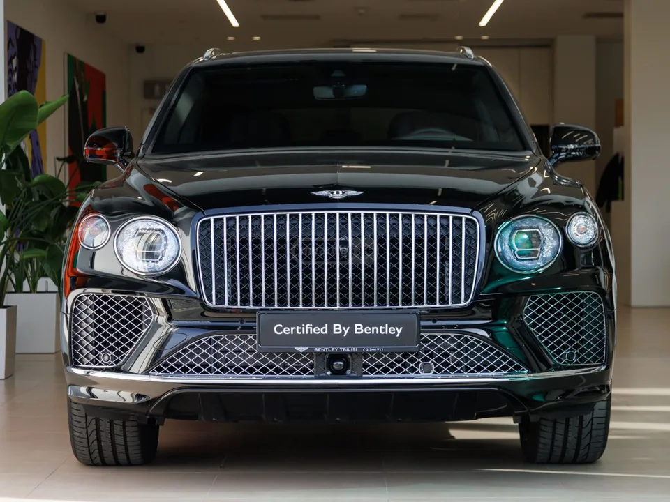Bentley Bentayga Azure 2025 — фото 1, купить с доставкой в Москву