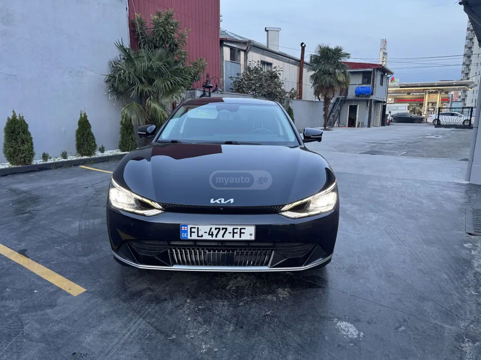 Kia EV6 Light 2022 — миниатюра 2