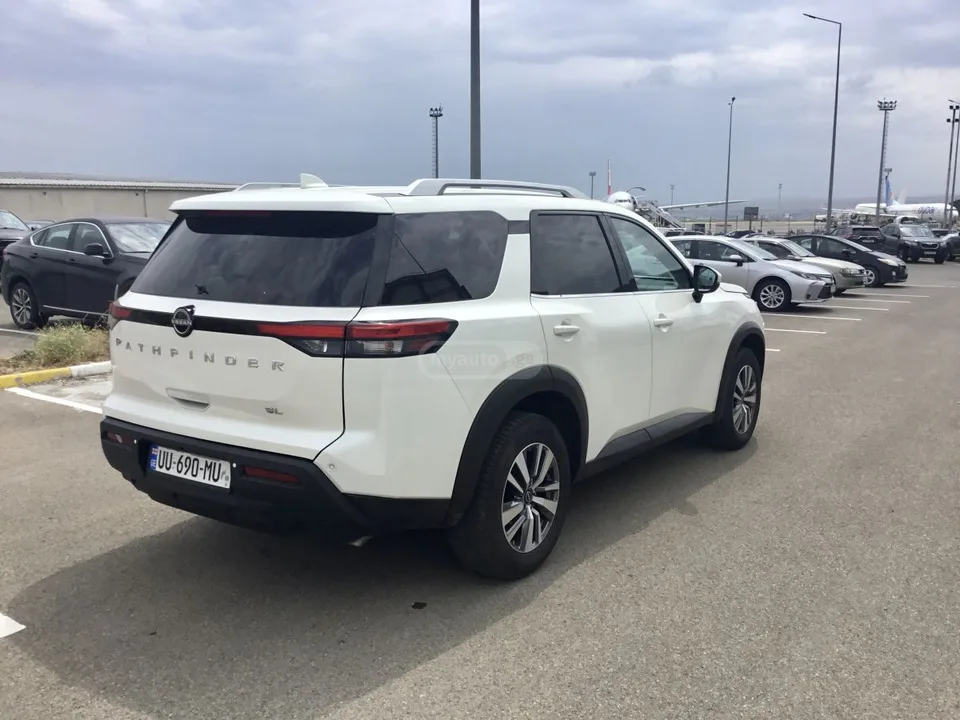 Nissan Pathfinder Platinum 4dr 4x4 Automatic 2022 — миниатюра 3