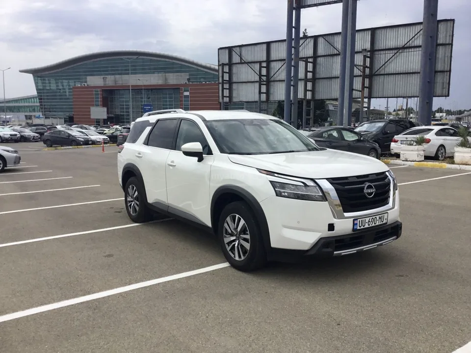 Nissan Pathfinder Platinum 4dr 4x4 Automatic 2022 — фото 1, купить с доставкой в Москву
