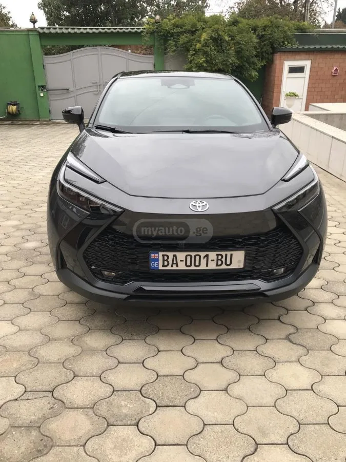 Toyota CHR 2024 — фото 1, купить с доставкой в Москву