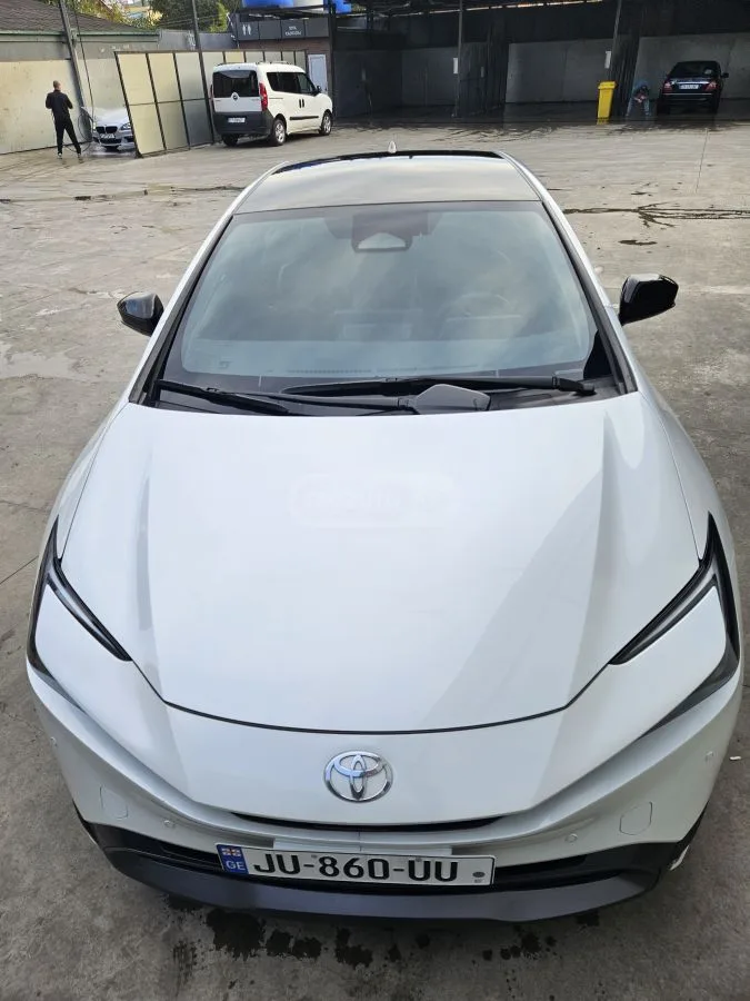 Toyota Prius XLE 5dr Front-Wheel Drive Hatc 2023 — миниатюра 2