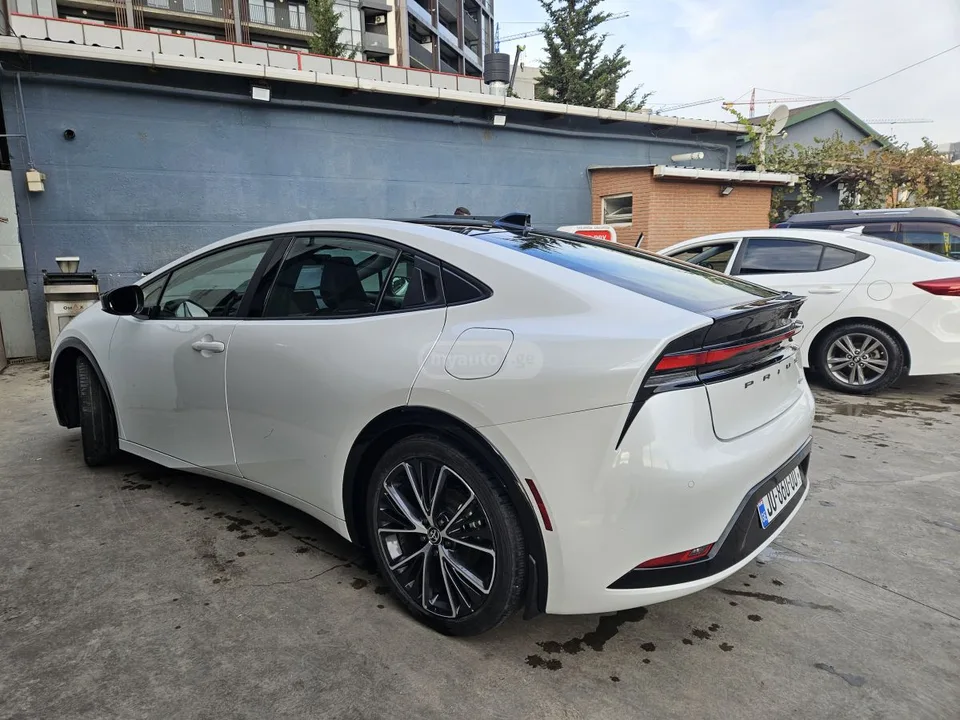 Toyota Prius XLE 5dr Front-Wheel Drive Hatc 2023 — миниатюра 3