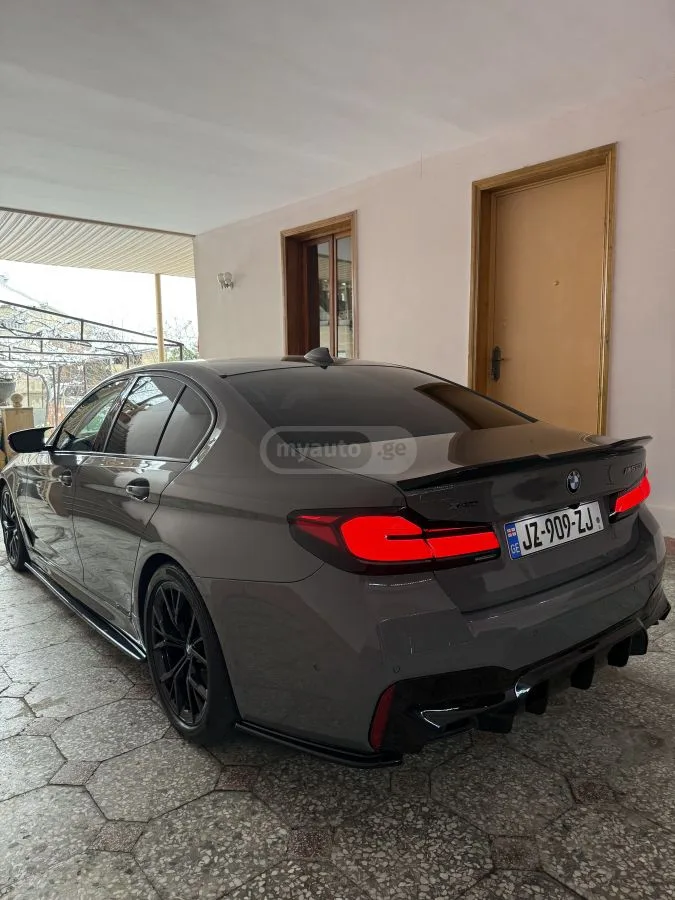 BMW 550 M550 2022 — миниатюра 2