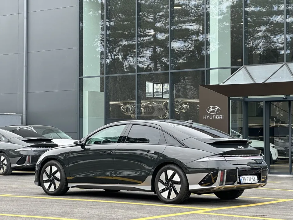Hyundai Ioniq 6 2023 — фото 1, купить с доставкой в Москву