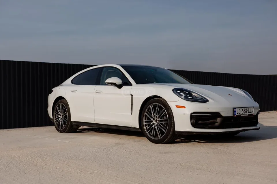 Porsche Panamera Platinum 2023 — фото 1, купить с доставкой в Москву