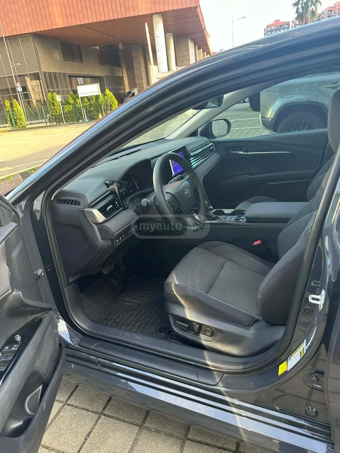 Toyota Camry Le 2024 — миниатюра 3