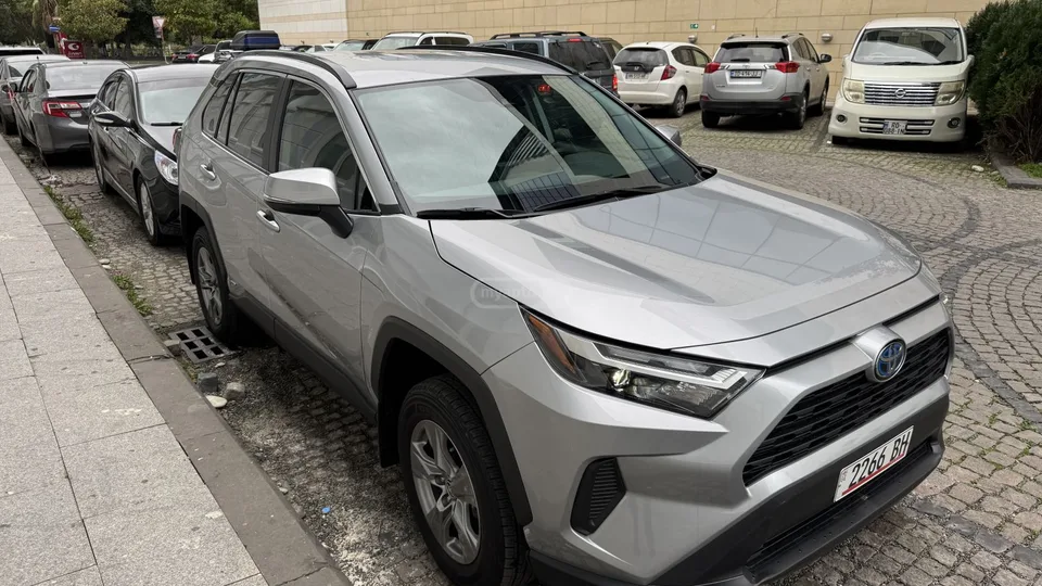 Toyota RAV4 XLE Premium 4dr All Wheel Driv 2024 — миниатюра 2