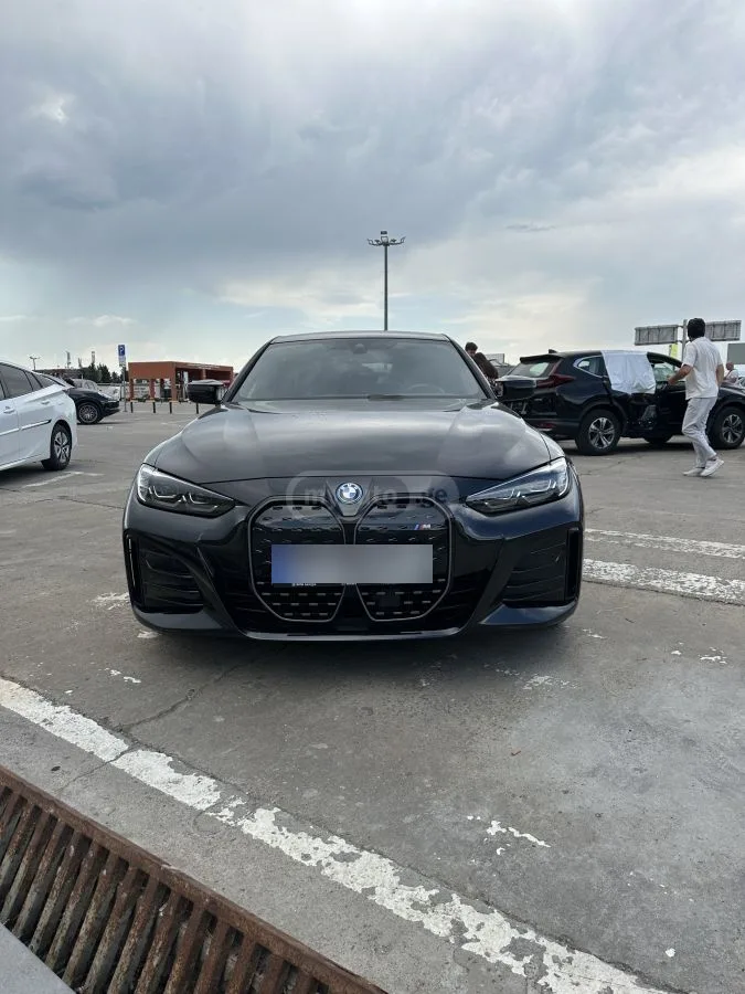 BMW i4 2023 — миниатюра 2