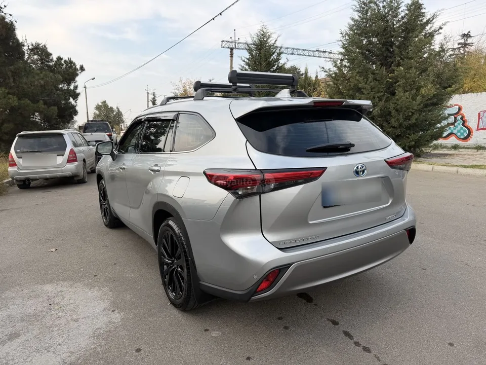 Toyota Highlander Platinum 4dr All-Wheel Drive C 2023 — миниатюра 5