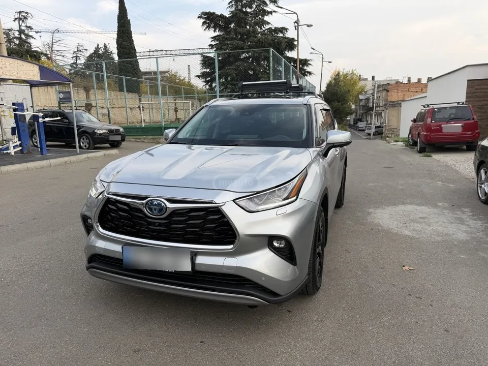 Toyota Highlander Platinum 4dr All-Wheel Drive C 2023 — фото 1, купить с доставкой в Москву
