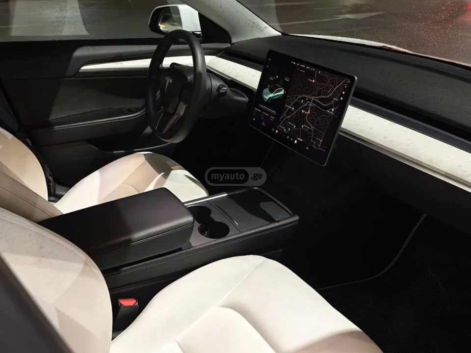 Tesla Model 3 2022 — миниатюра 5