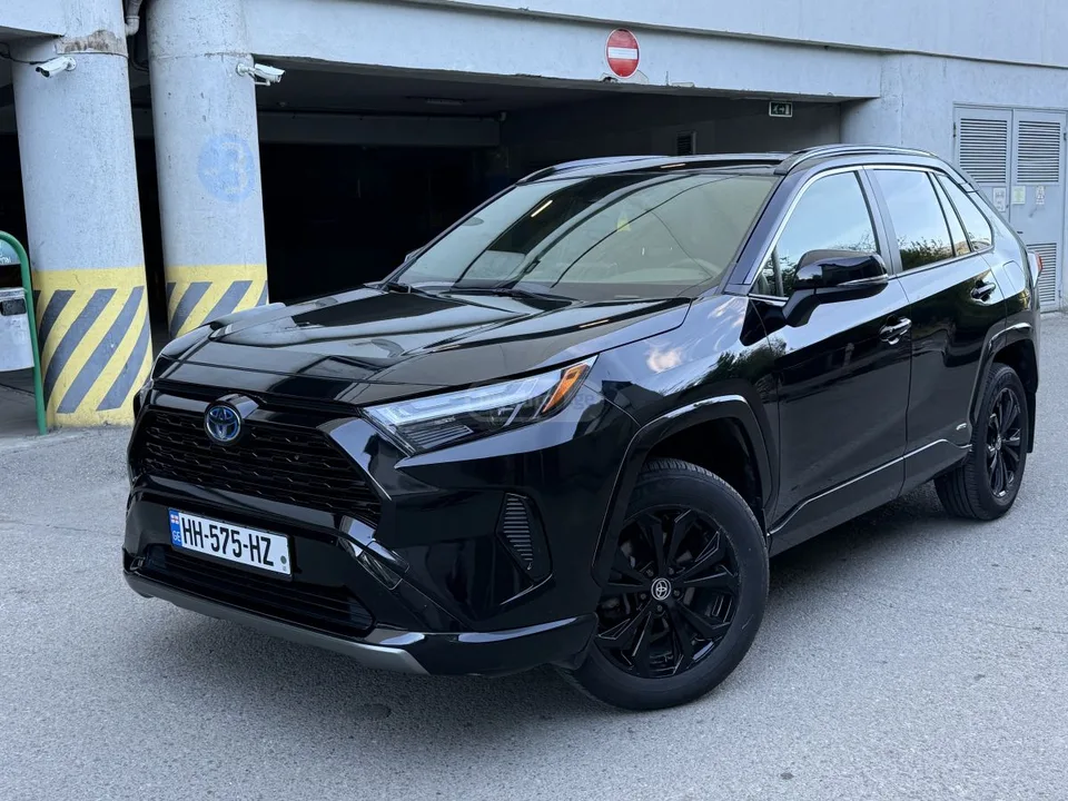Toyota RAV4 2023 — фото 1, купить с доставкой в Москву