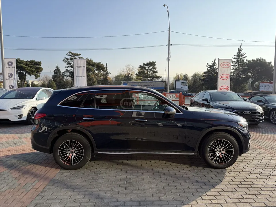 Mercedes-Benz GLC 300 Base GLC 300 4dr All Wheel Dri 2023 — миниатюра 4