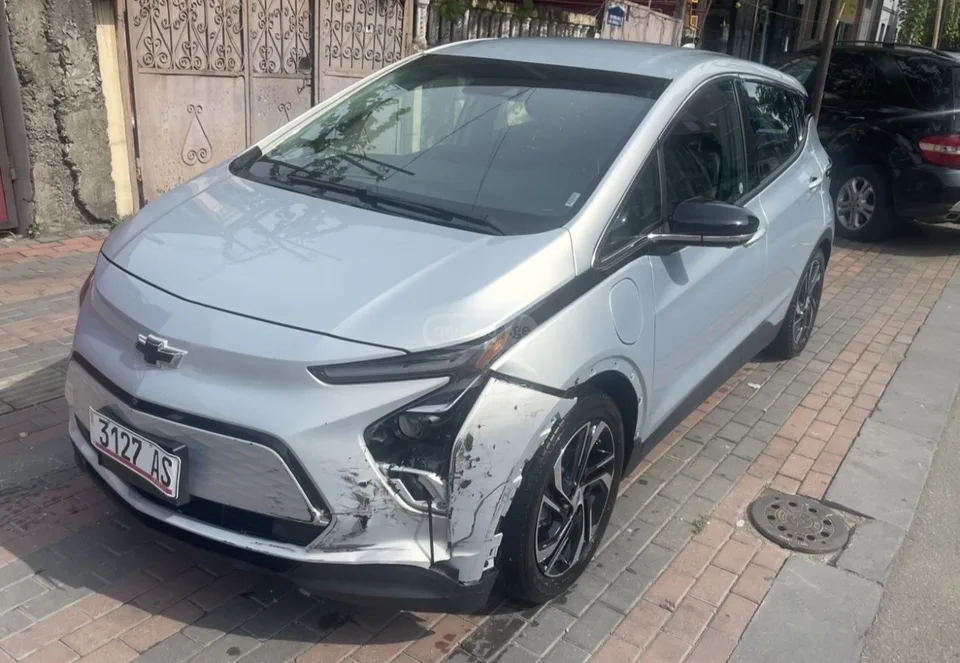 Chevrolet Bolt EV 2023 — миниатюра 2