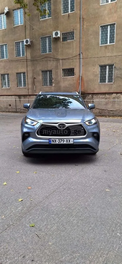 Toyota Highlander XLE 4dr All-Wheel Drive Automa 2022 — миниатюра 2
