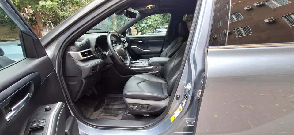 Toyota Highlander XLE 4dr All-Wheel Drive Automa 2022 — миниатюра 3