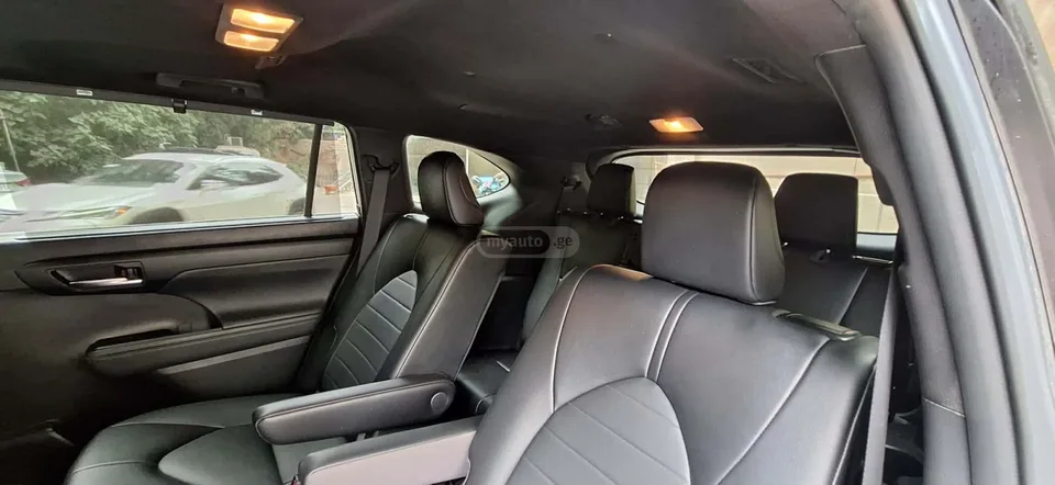 Toyota Highlander XLE 4dr All-Wheel Drive Automa 2022 — миниатюра 4