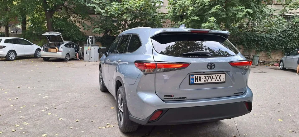 Toyota Highlander XLE 4dr All-Wheel Drive Automa 2022 — миниатюра 5