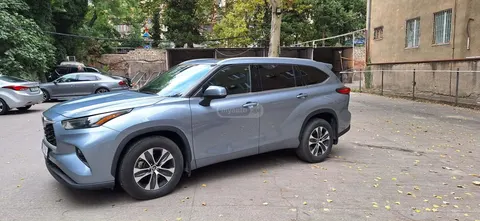 Toyota Highlander 2022 buy in Moscow