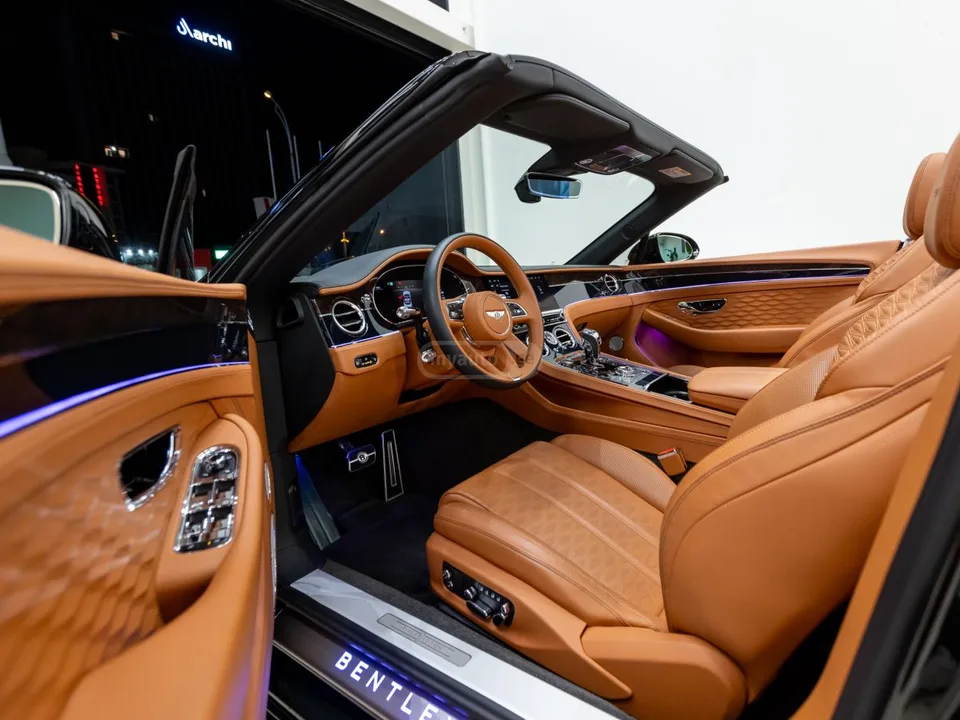 Bentley Continental 2025 — миниатюра 4