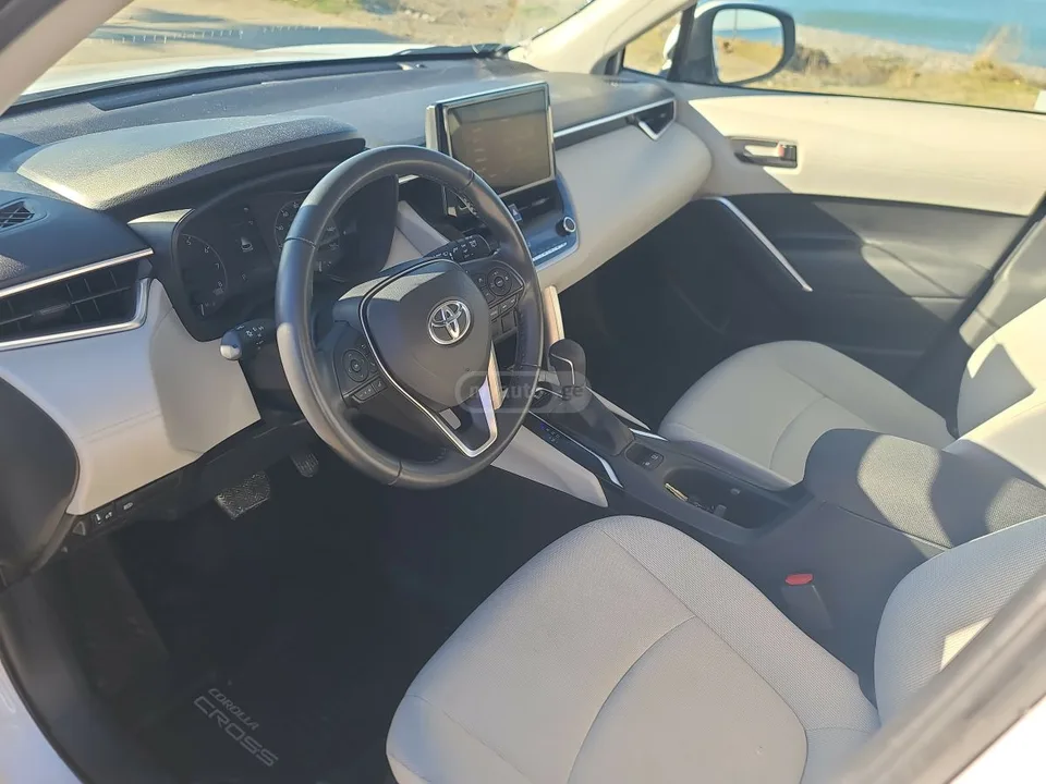 Toyota CorollaCross LE 4dr All-Wheel Drive CVT 2022 — миниатюра 5