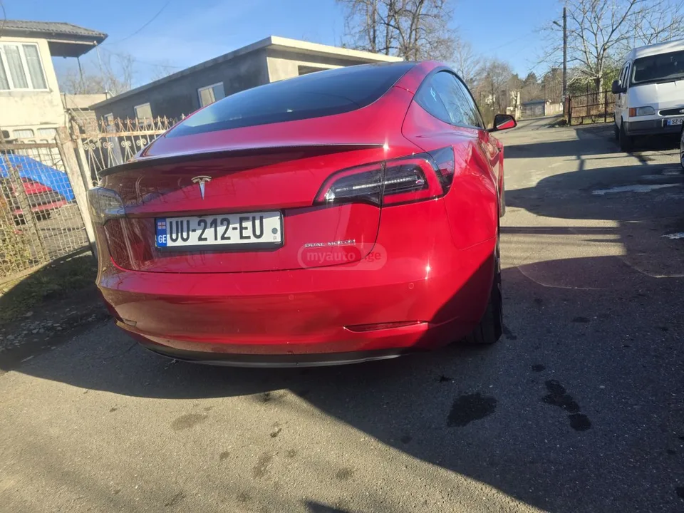 Tesla Model 3 Performasi 2023 — миниатюра 5