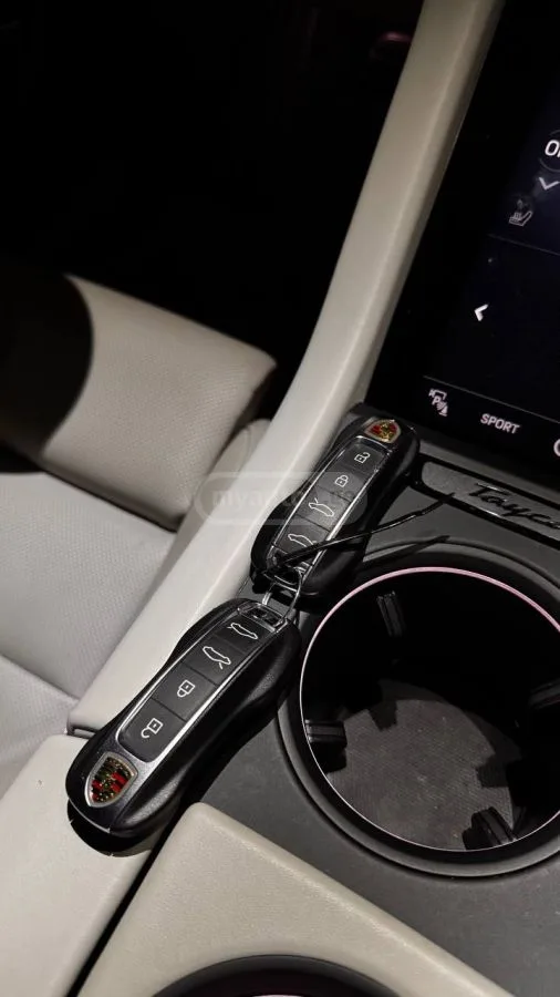 Porsche Taycan 4 S 2022 — миниатюра 4