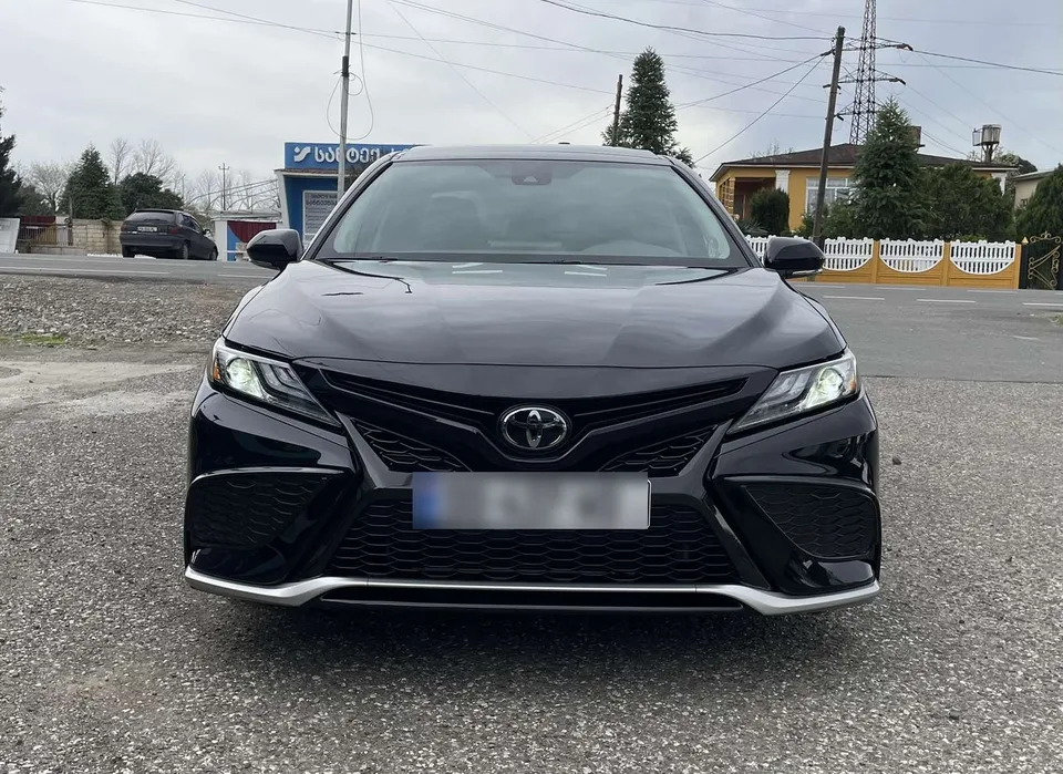 Toyota Camry 2023 — фото 1, купить с доставкой в Москву