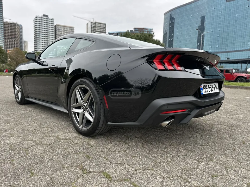 Ford Mustang 2025 — миниатюра 2