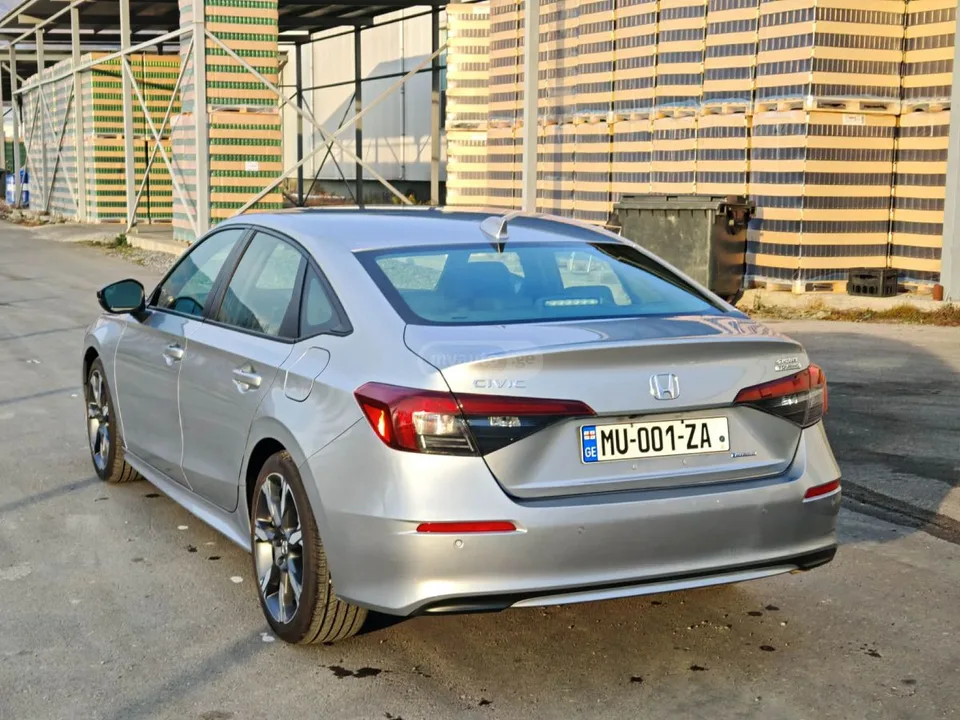 Honda Civic Sport Hybrid Touring 2024 — миниатюра 3
