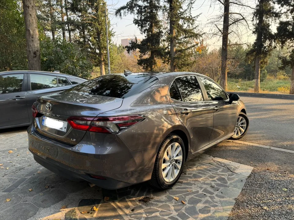 Toyota Camry LE 4dr Front-Wheel Drive Sedan 2022 — миниатюра 2