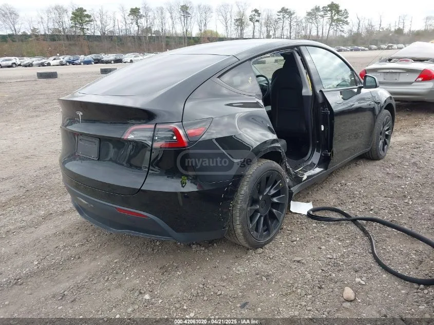 Tesla Model Y 2024 — миниатюра 5