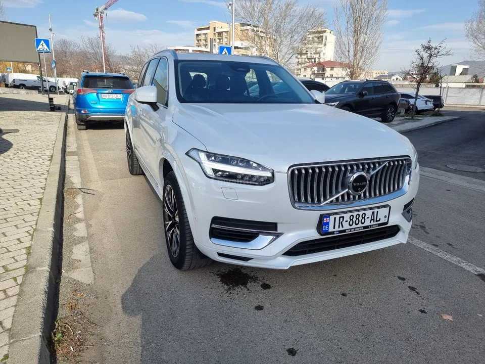 Volvo XC 90 Plug In 2023 — фото 1, купить с доставкой в Москву