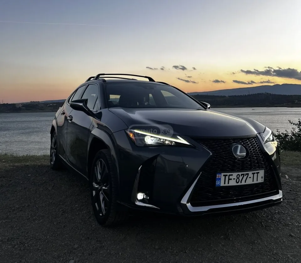 Lexus UX 250 h F SPORT Design 4dr All-Wheel D 2023 — миниатюра 2