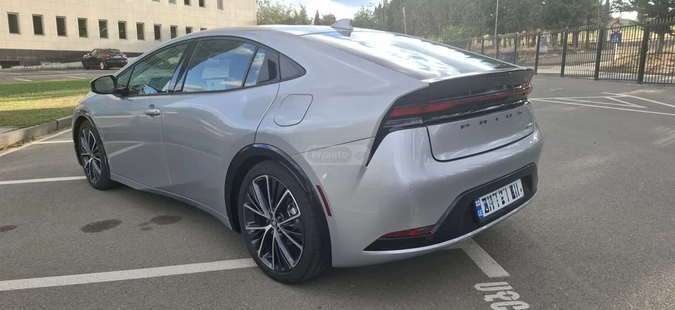 Toyota Prius XLE 5dr Front-Wheel Drive Hatc 2023 — миниатюра 3