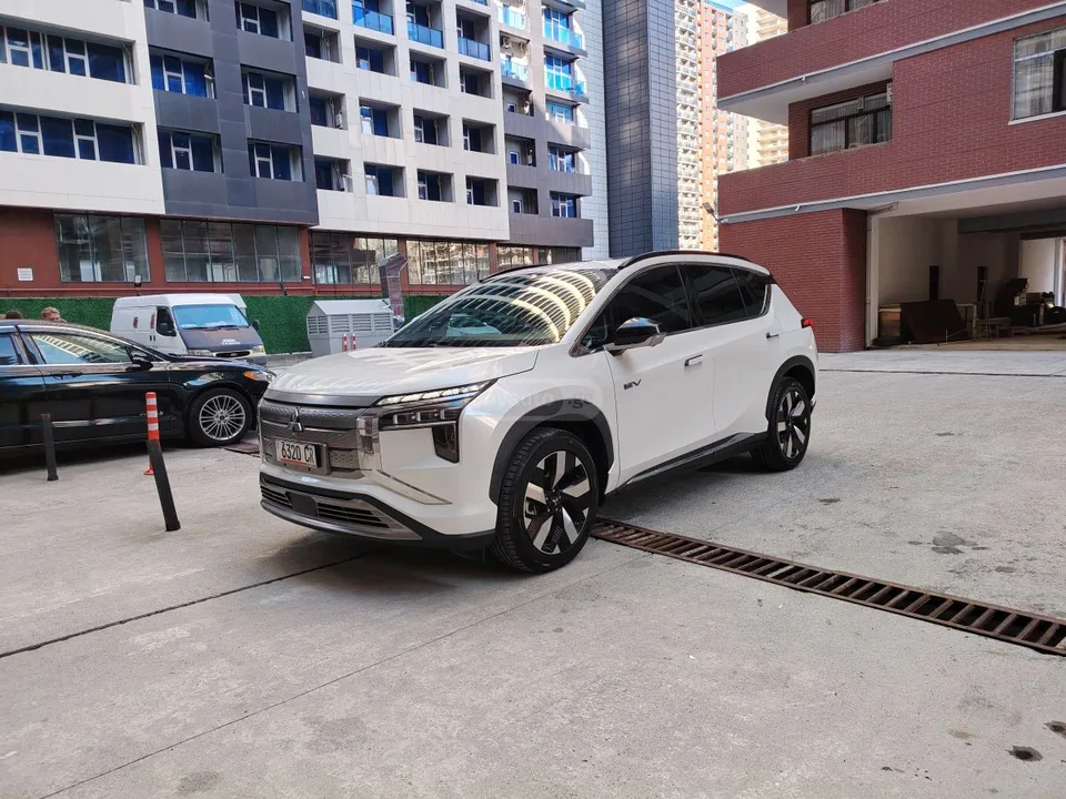 Mitsubishi Airtrek 2022 — миниатюра 2