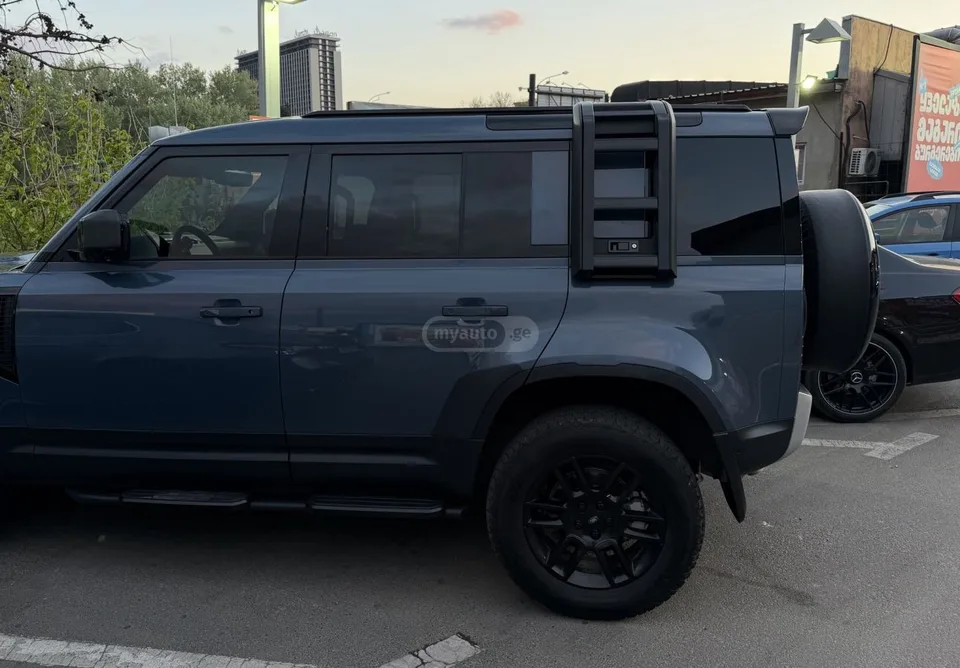 Land Rover Defender 110 2025 — миниатюра 3