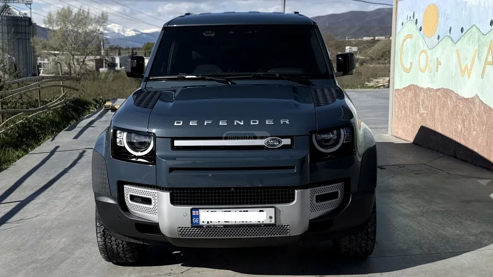 Land Rover Defender 110 2025 — фото 1, купить с доставкой в Москву